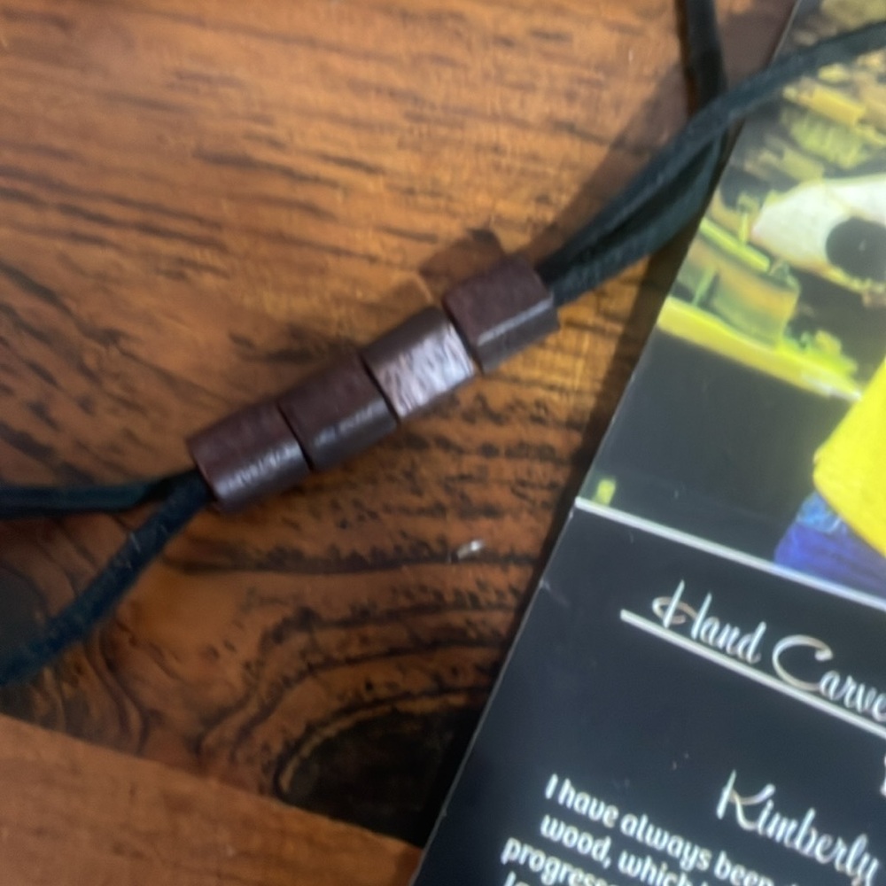 Padhuk Wood & Black Leather Kimberly Chalos Hand Carved Lip Clip Waist Purse - Picture 5 of 7